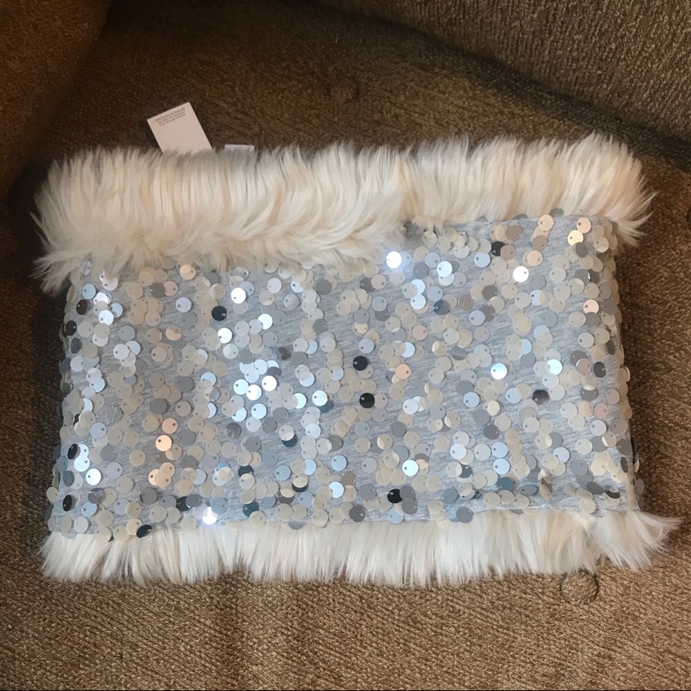 NWT Sequins & Faux Fur Reversible Neck Warmer
